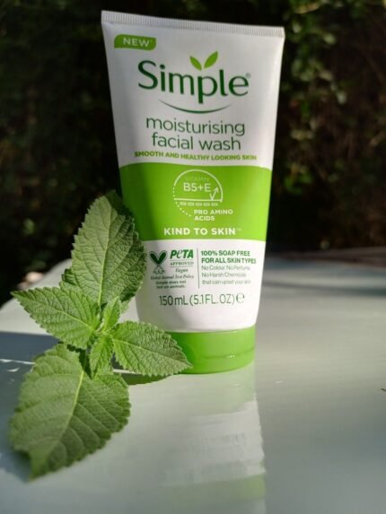 Simple Kind to Skin Moisturising Facial Wash 150ml