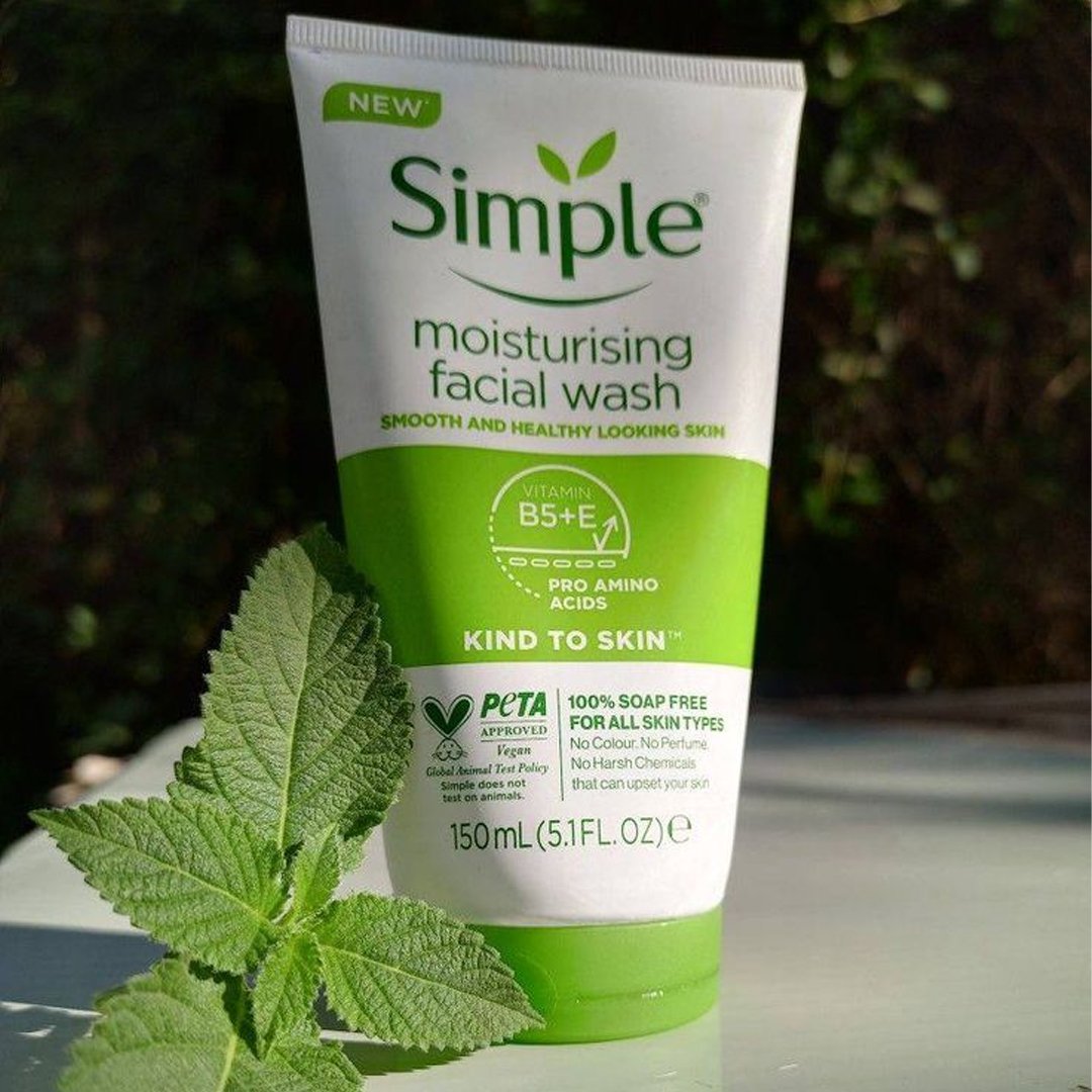 simple moisturising fw Simple Moisturising Facial Wash 150ml - Image 1