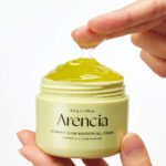 Arencia Vitamin C Glow Booster Gel Cream 50g jar displaying refreshing brightening moisturizer texture